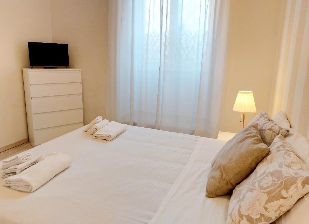 Bbhome Stylish Gold Apartment Near Trastevere Station Rome Exterior photo